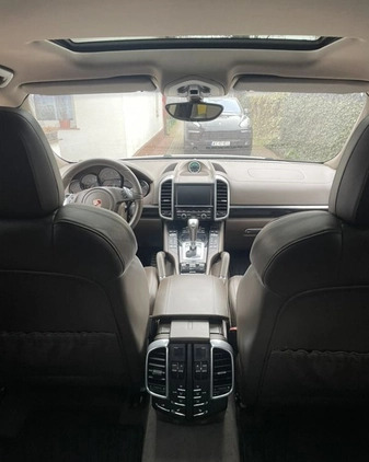 Porsche Cayenne cena 95000 przebieg: 311000, rok produkcji 2010 z Warszawa małe 106